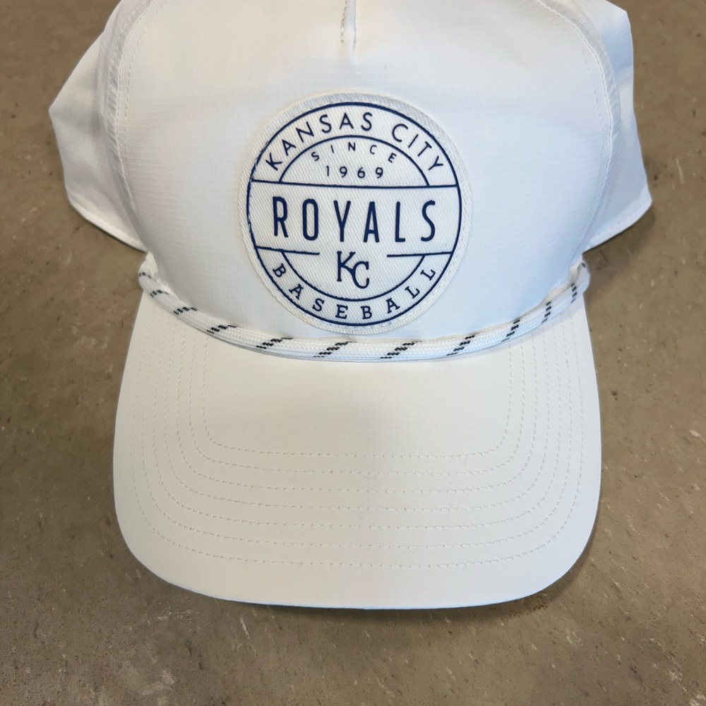 Kanas City Royals Snapback Hat ‘47 brand. Hardly worn